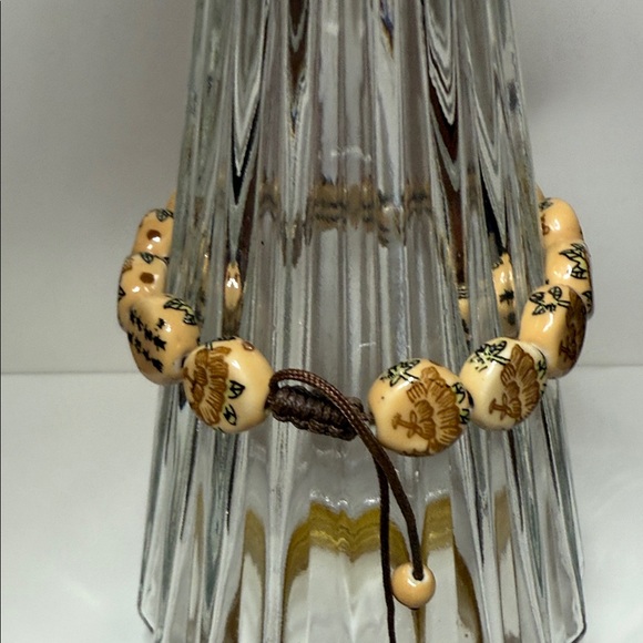 Adjustable Tan Beaded Bracelet with Intricate Chinese calligraphy friendship - Picture 8 of 9